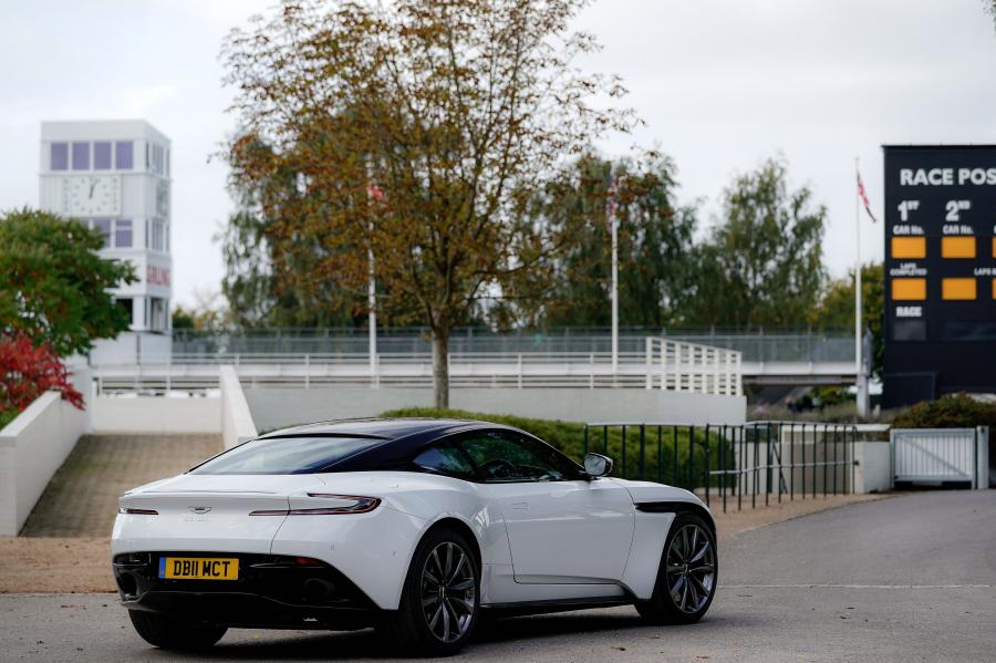  Aston Martin DB11 V8 2017 года  (UK) (фото 24 из 40)